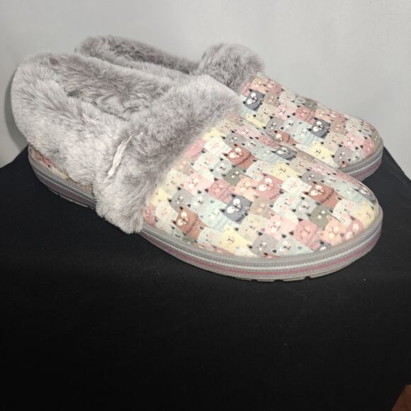 Bobs Skechers Women Size 6 Too Cozy Slippers Gray Plush Pastel Cats Print Winter - Picture 1 of 9
